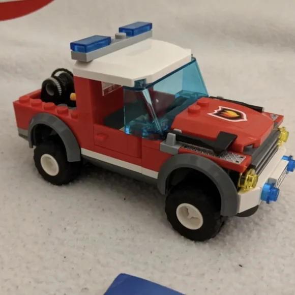 LEGO CITY FIRE TRUCK & FIRE HELICOPTER RESCUE 7206 99% Complete Minifigs Manual - Picture 3 of 7